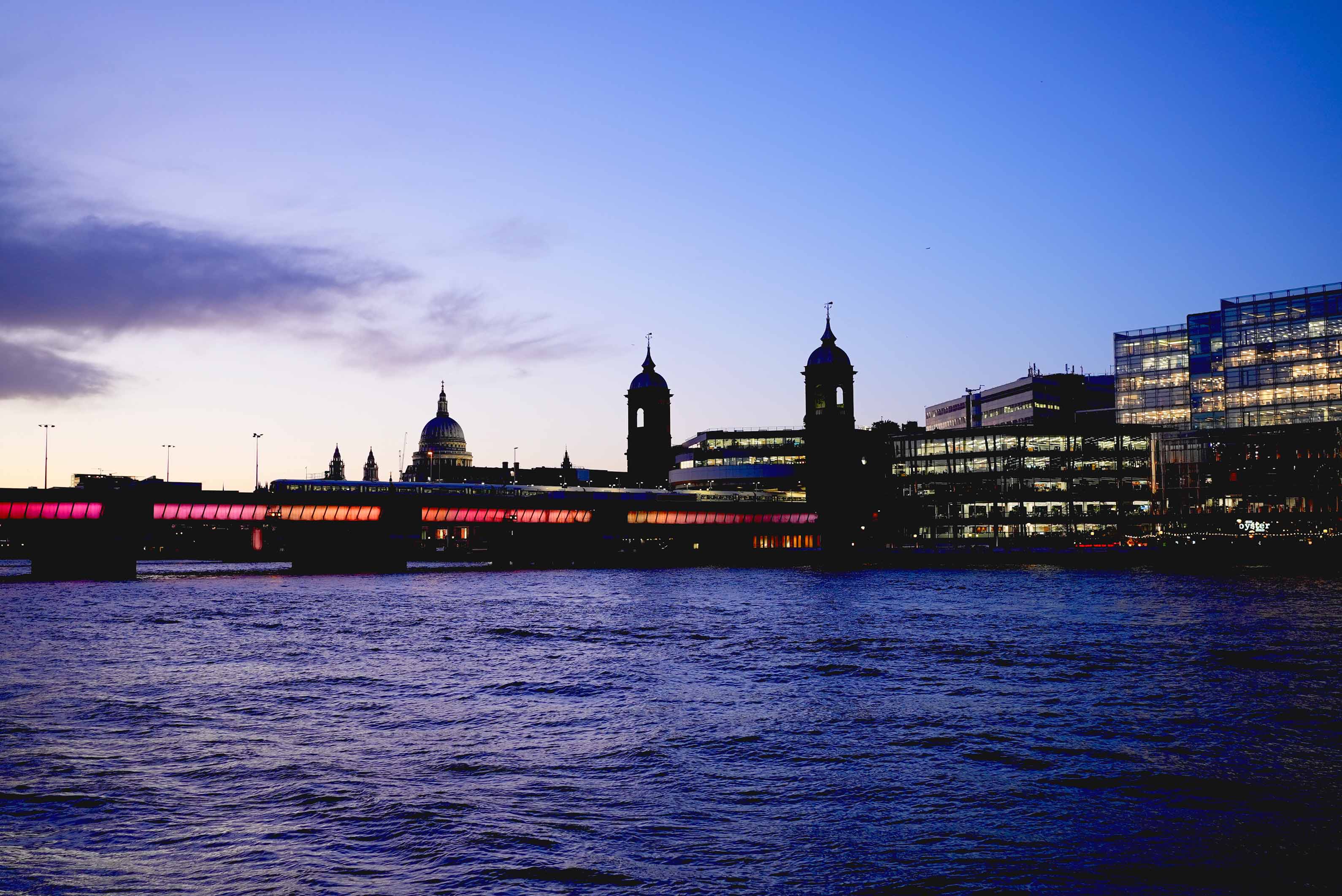 Saint Pauls Cathedral walkway Thames river